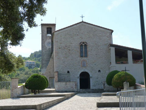Reynes - L'église